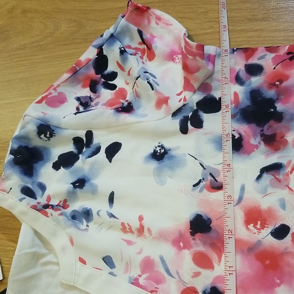 RW&CO white short sleeve floral print blouse small NWT - Picture 9 of 10